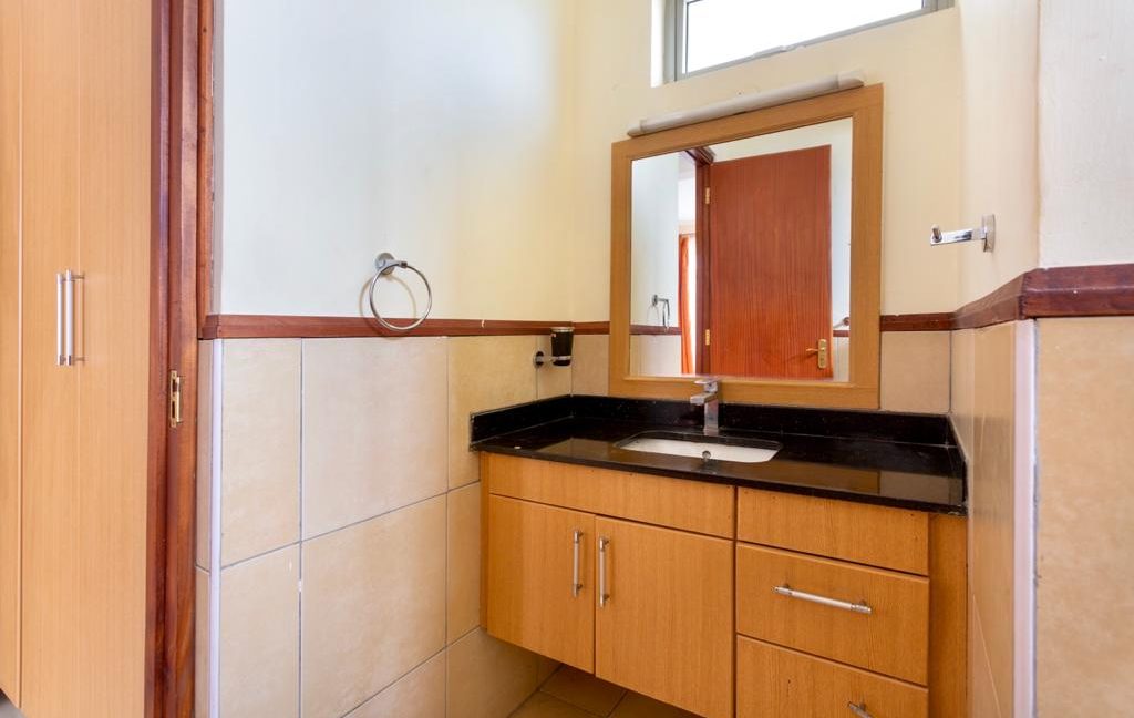 Executive and cosy Fully FURNISHED 2 bedroom Apartment all ensuite to let in kileleshwa6