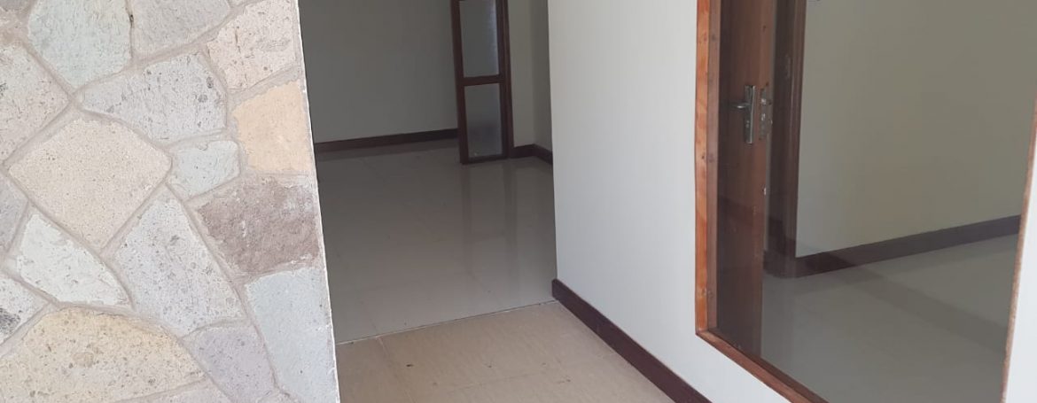 8 Roomed Property for Rent in Lavington Suitable for Office Use on 1 Acre at Ksh320k4