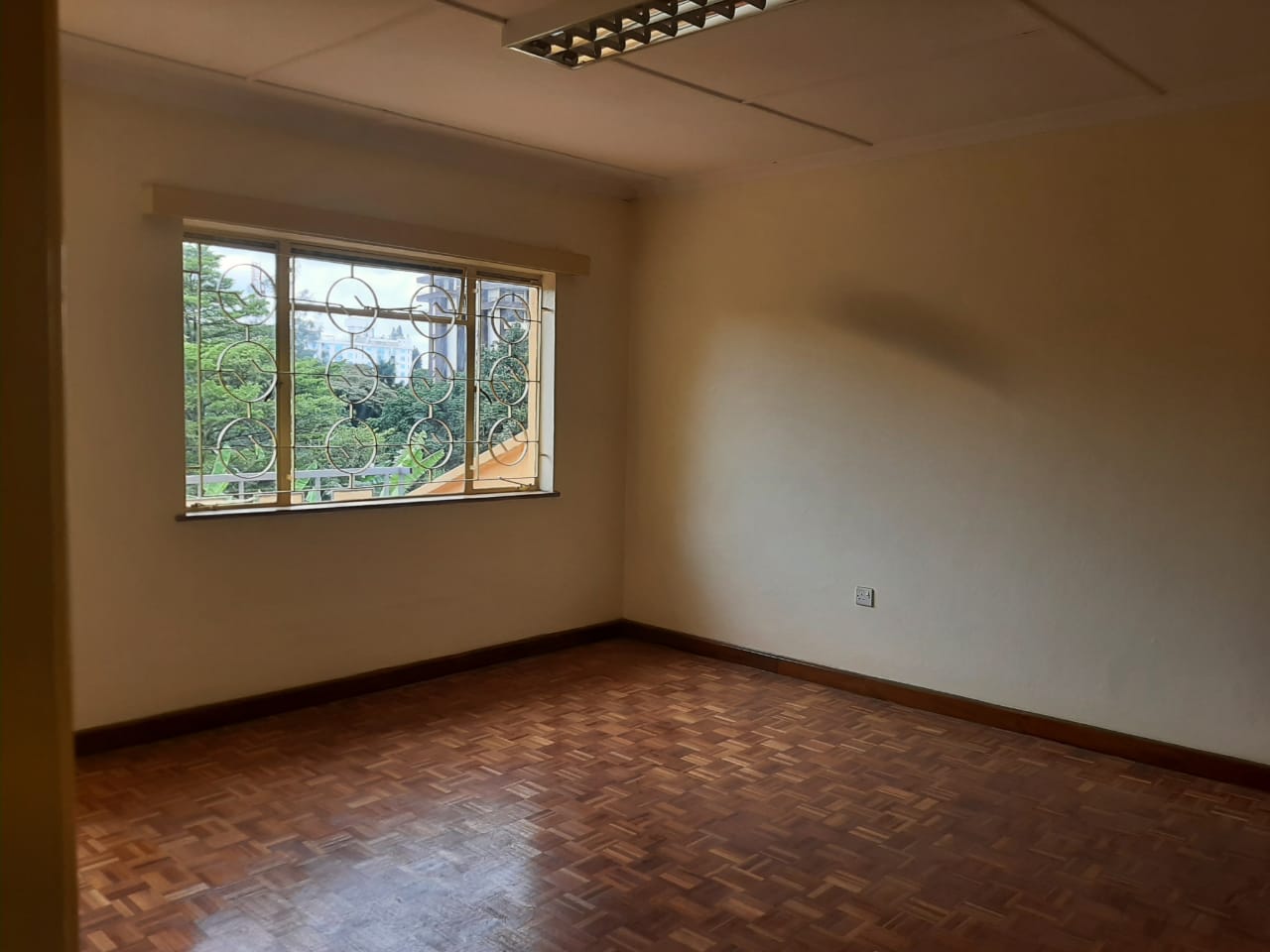 6 Bedrooms Office Space for Rent in Riverside at Ksh500k:Month27