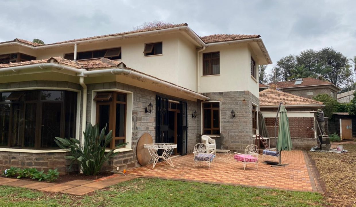 5 bedrooms Villa all bedrooms en-suite for rent at Ksh400k located in Kitisuru in a gated community but own compound sitting on half acre. With a spacious kitchen, dining area, study room1