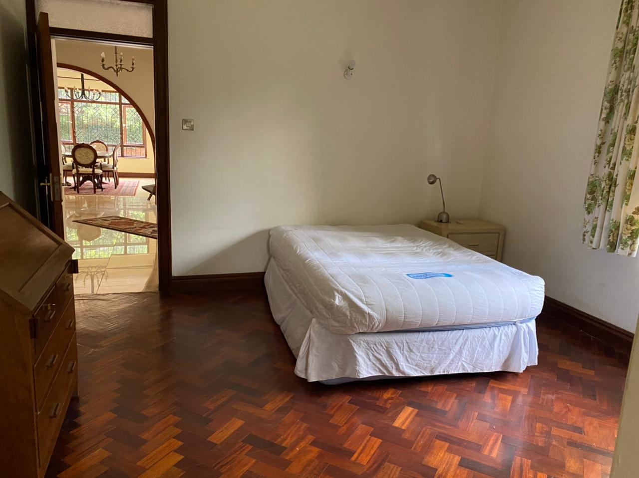 5 bedrooms Villa all bedrooms en-suite for rent at Ksh400k located in Kitisuru in a gated community but own compound sitting on half acre. With a spacious kitchen, dining area, study room10
