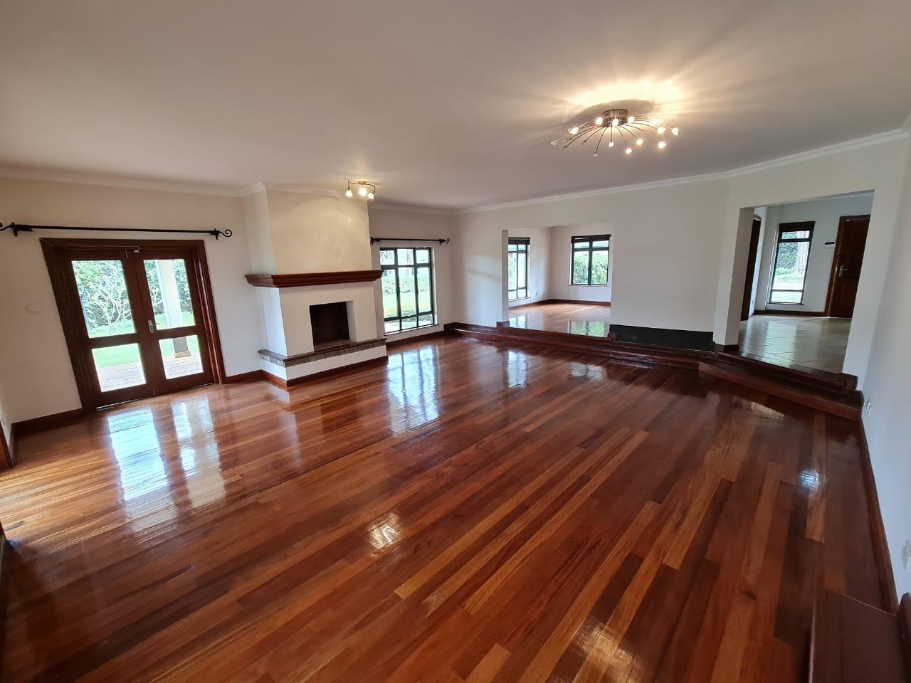 Lovely 4 bedroom Townhouse plus dsq for rent at Ksh330k in Westlands, ensuite, family room, office, detached dsq for 2, very well maintained and more amenities12