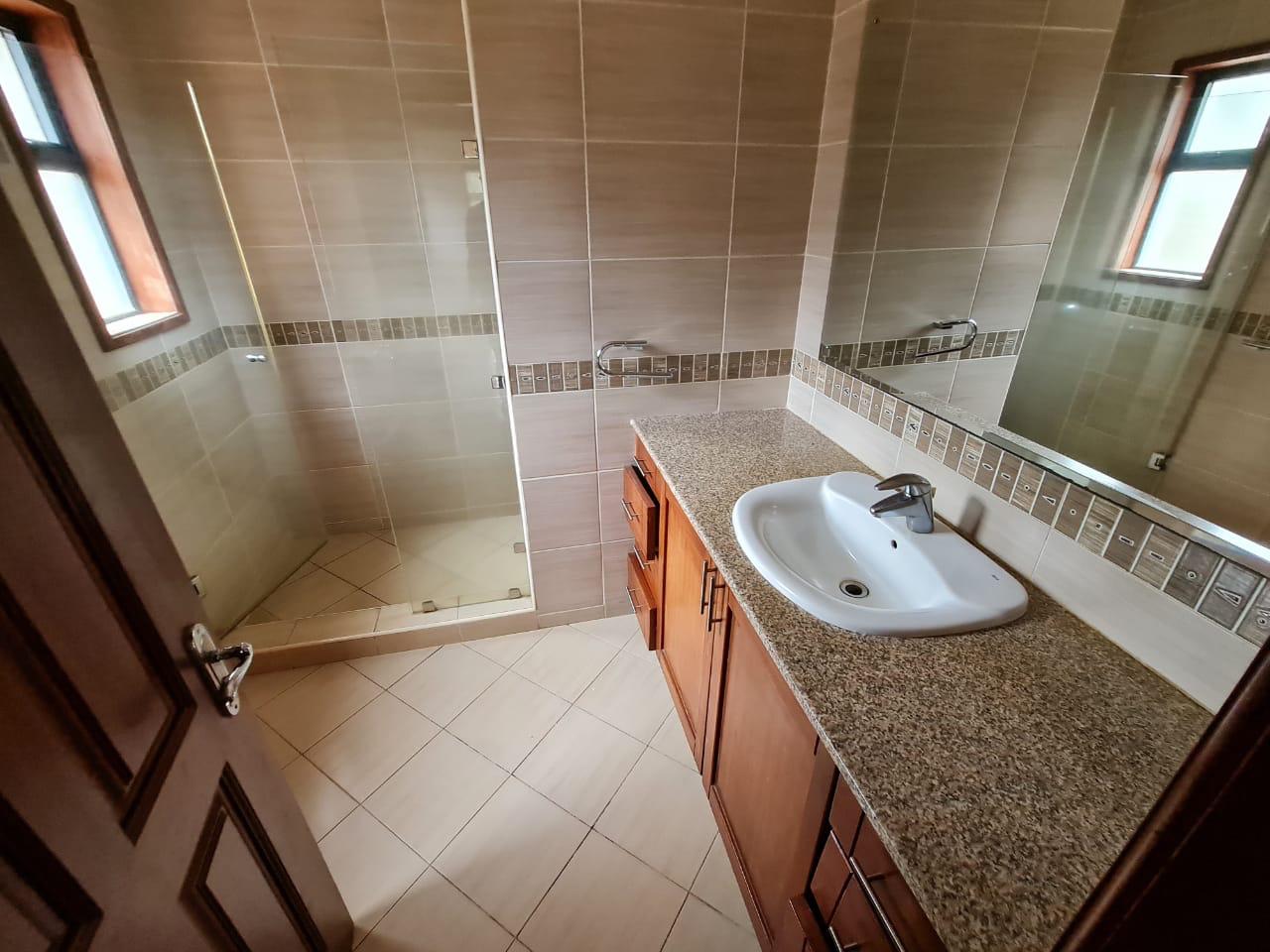 Lovely 4 bedroom Townhouse plus dsq for rent at Ksh330k in Westlands, ensuite, family room, office, detached dsq for 2, very well maintained and more amenities21