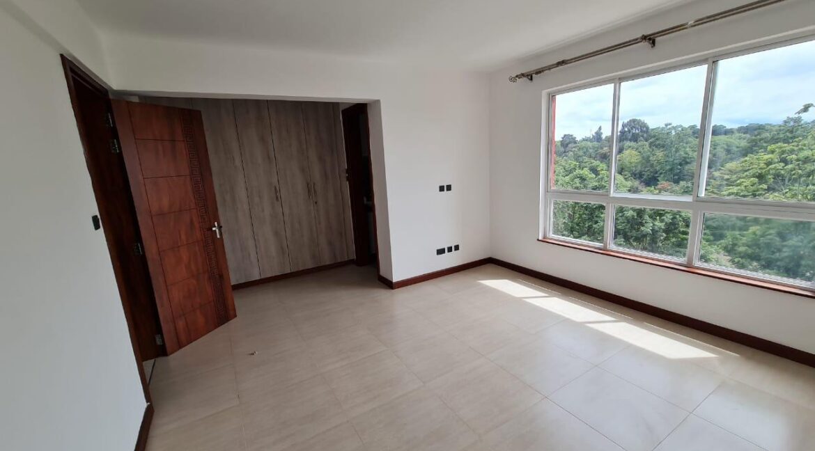 4 bedroom apartment, all ensuite for rent at Ksh160k with pool, lift, gym, back up power located in Westlands on General Mathenge Road5