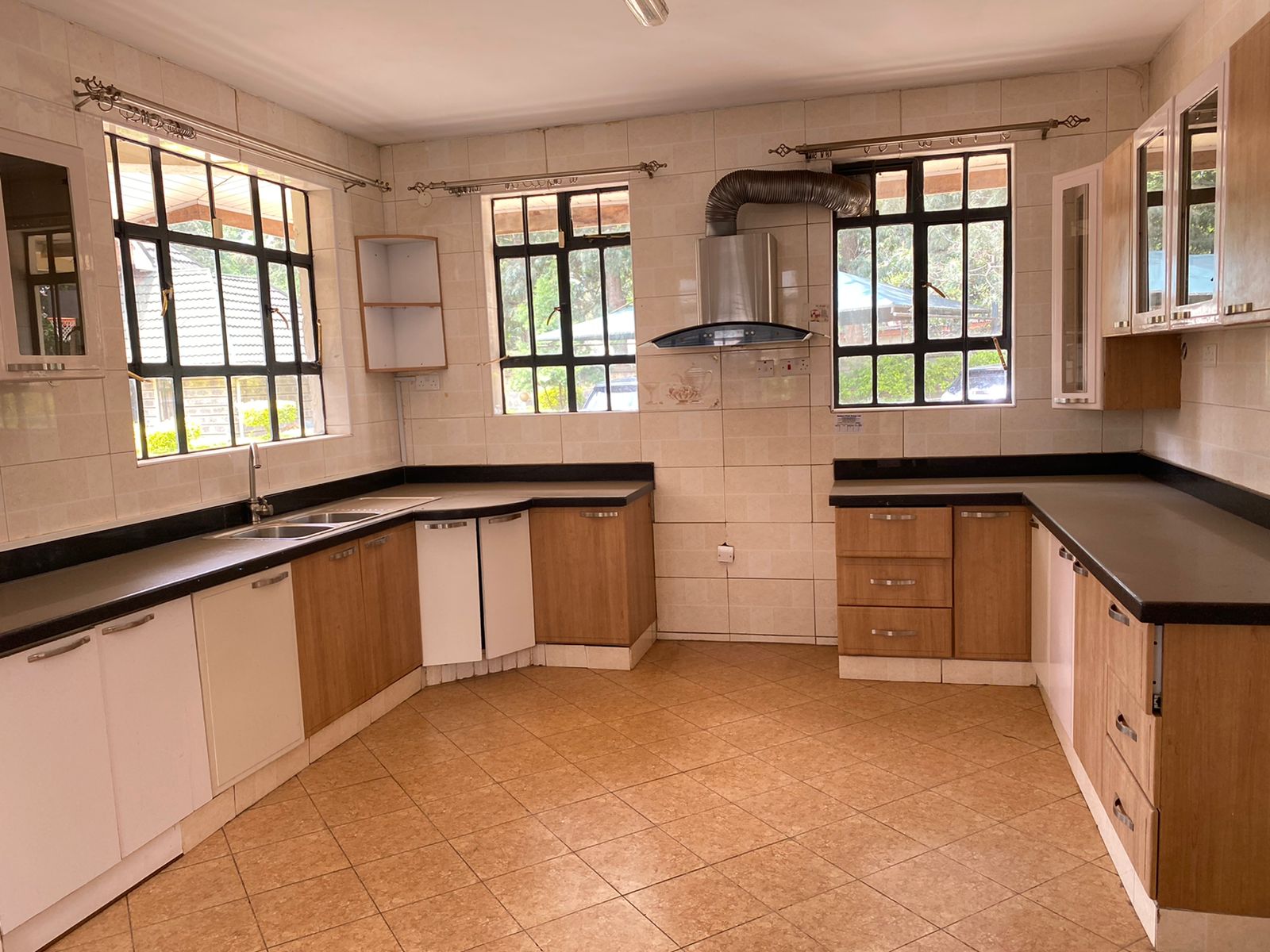 5 bedroom House in lavington all ensuite plus dsq for Sale at Ksh47m Negotiable (9)