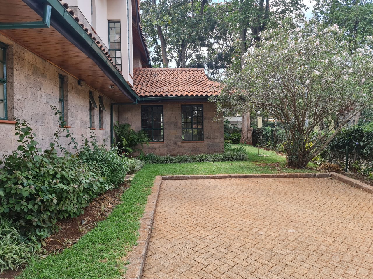 5 Bedrooms House in a gated community of 12 units in Lower kabete for rent at Ksh400k negotiable (5)