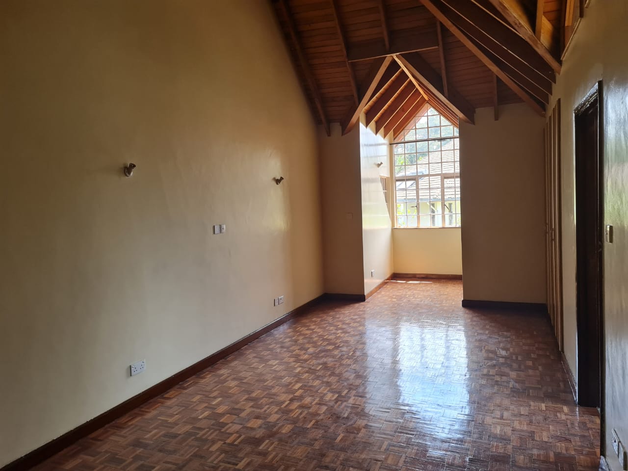 5 Bedrooms House in a gated community of 12 units in Lower kabete for rent at Ksh400k negotiable (7)