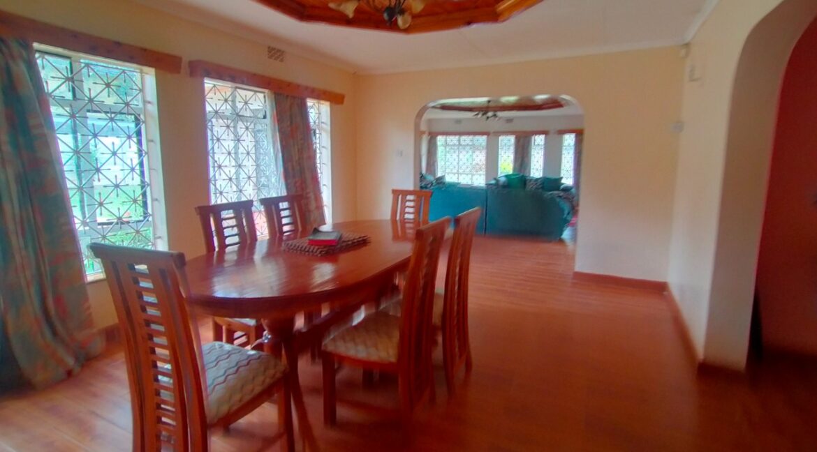 Urgent Sale 3 bedroom Bangalow plus dsq seated on 0.4 acre in Karen was previously 55M now 47M (3)