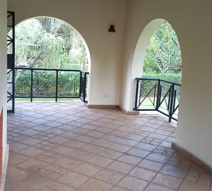 3 Bedroom All En-suite with 1 bedroom questwing 3 servant quarters on 12 an acre compound for Rent at Ksh320k (4)