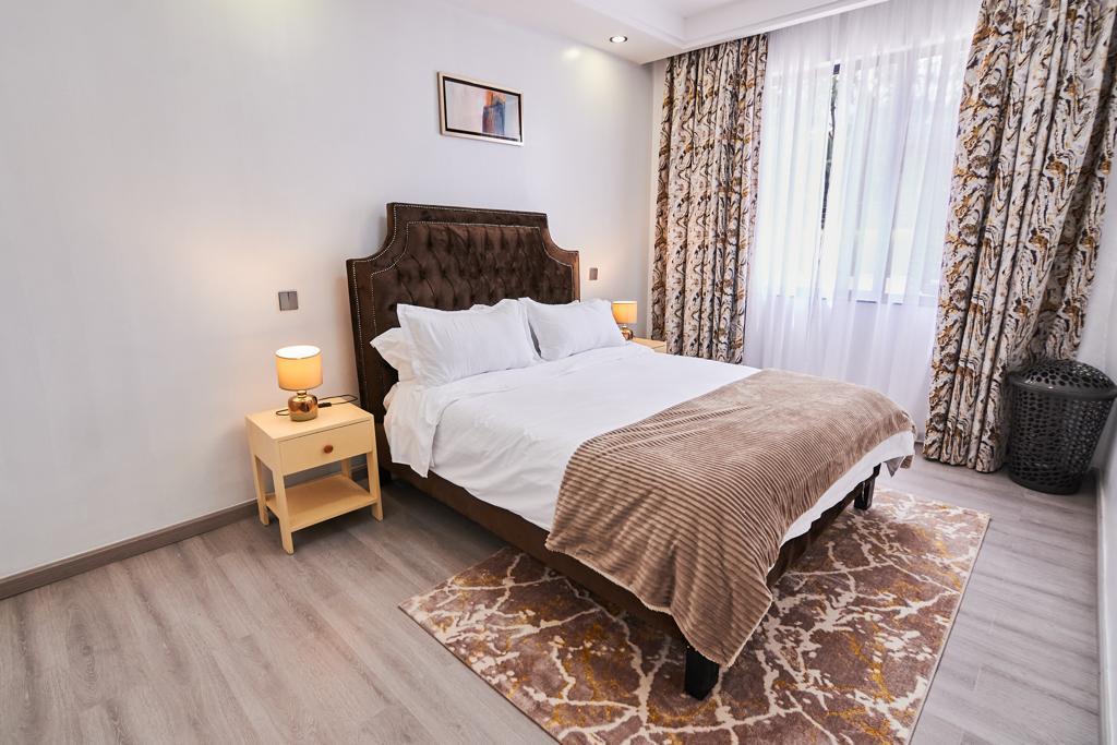 3 bedroom fully furnished apartment in Kilimani - Daily rate Kes.16,000- per night and Monthly rate Kes.320,000- exclusive of electricity. Inclusive of (11)