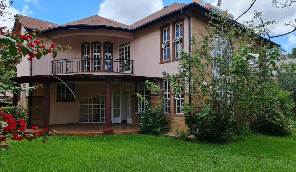 4 Bedroom House all en-suite plus Dsq for 2 Sitting on half an acre for Rent at Ksh300k in a gated community in Karen (1)