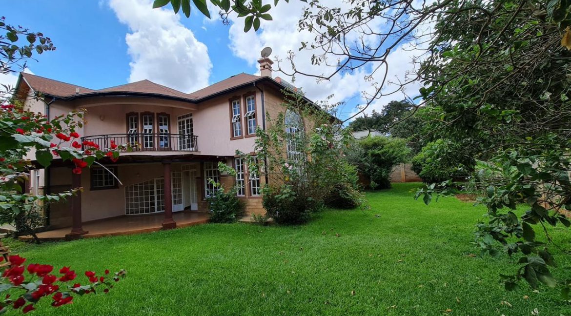 4 Bedroom House all en-suite plus Dsq for 2 Sitting on half an acre for Rent at Ksh300k in a gated community in Karen (23)