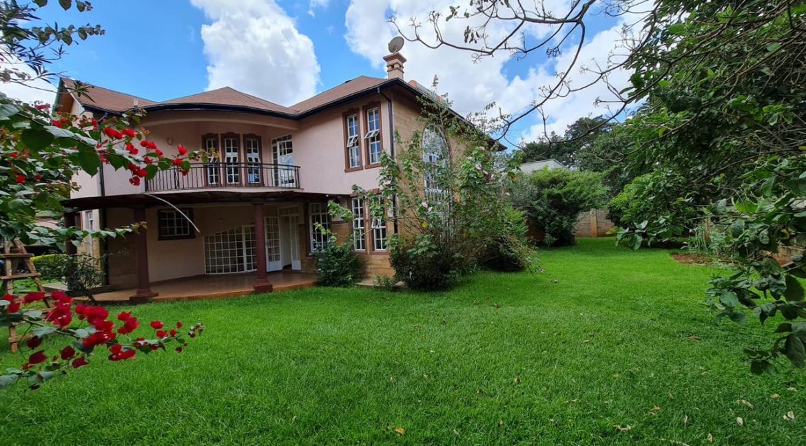 4 Bedroom House all en-suite plus Dsq for 2 Sitting on half an acre for Rent at Ksh300k in a gated community in Karen (3)