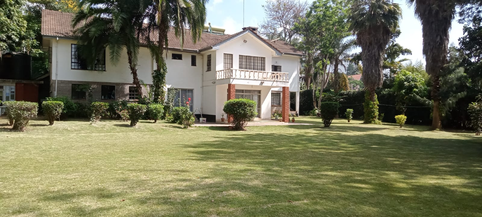 4 Bedroom Double Storey House to Let at Ksh600k Sitting on 34acres with Huge Family Room, Tv Room, Study Room, Terrace, Mature and Well-Kept Garden and more amenities (9)