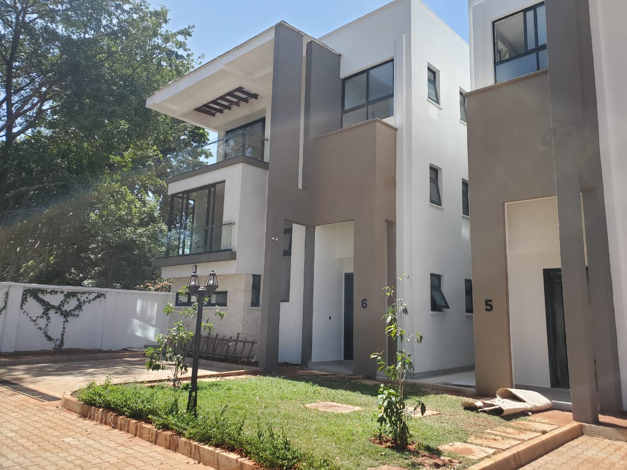 4 Bedroom Townhouses for Sale in Lavington just off James Gichuru in a gated community of 8 homes impeccably built over a 0.97 acre (4)