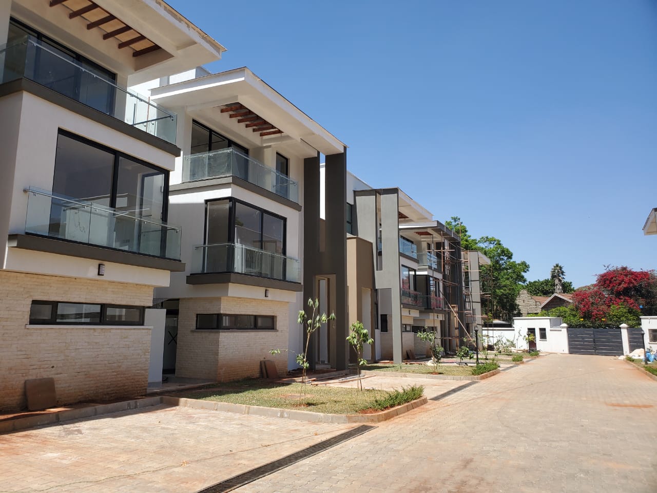 4 Bedroom Townhouses for Sale in Lavington just off James Gichuru in a gated community of 8 homes impeccably built over a 0.97 acre (7)