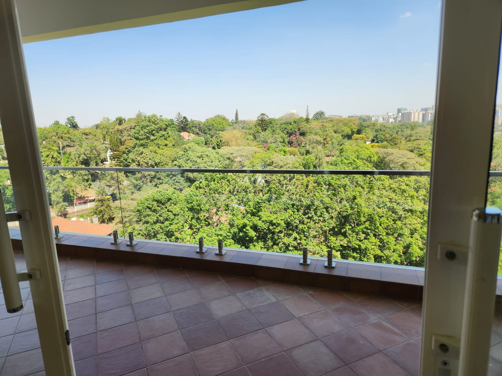 Elegant and Luxurious 2, 3 & 4 Bedroom Apartments To Let in Parklands (23)