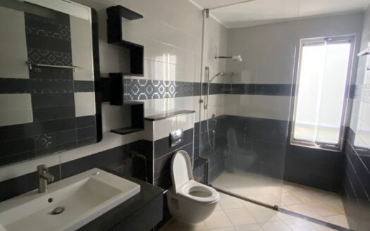3 BEDROOM APARTMENTS IN RIVERSIDE