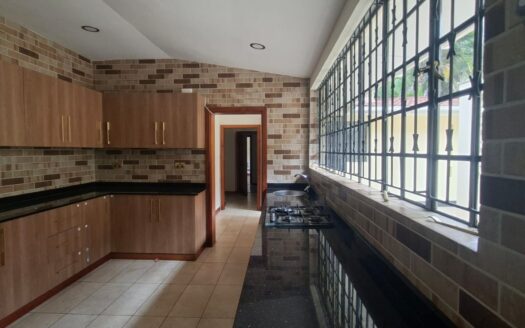 5 BEDROOM HOUSE FOR RENT IN OLD KITISURU