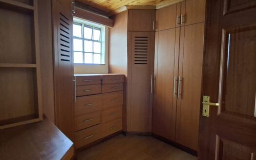 5 BEDROOM VILLAS FOR RENT IN LAVINGTON