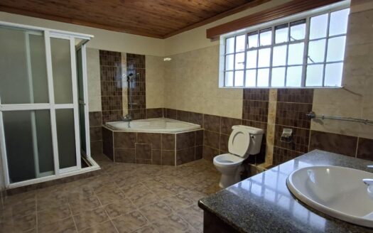5 BEDROOM VILLAS FOR RENT IN LAVINGTON